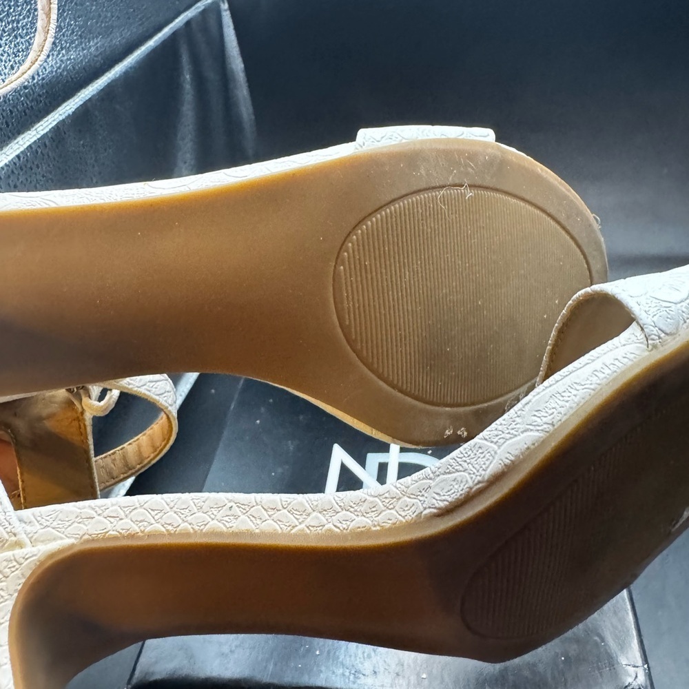 New Direction “Francine” White Open Toe Sling Back Heels Women’s Size 7  3” Heel - Picture 10 of 13